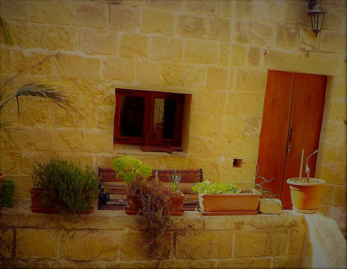 Ta'Karmni Farmhouse B&B Għarb Esterno foto